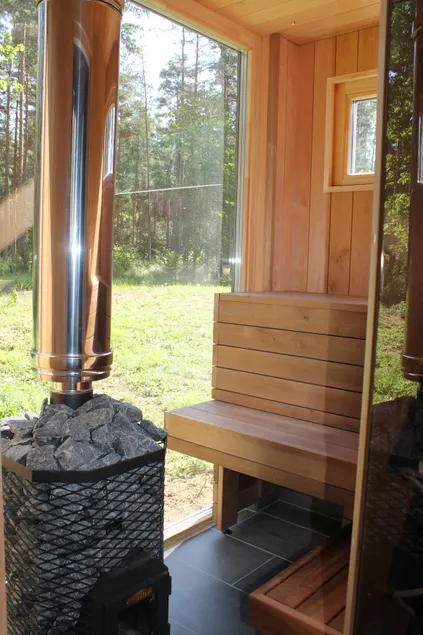 Mini-house with sauna overlooking pine forest - Image 1
