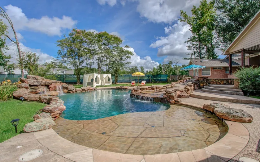 Resort Backyard Escape | Pool Spa + Outdoor Cinema - Image 1
