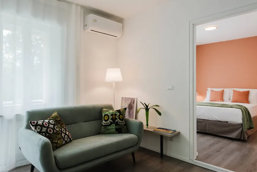 Residence in the Park - Image 1