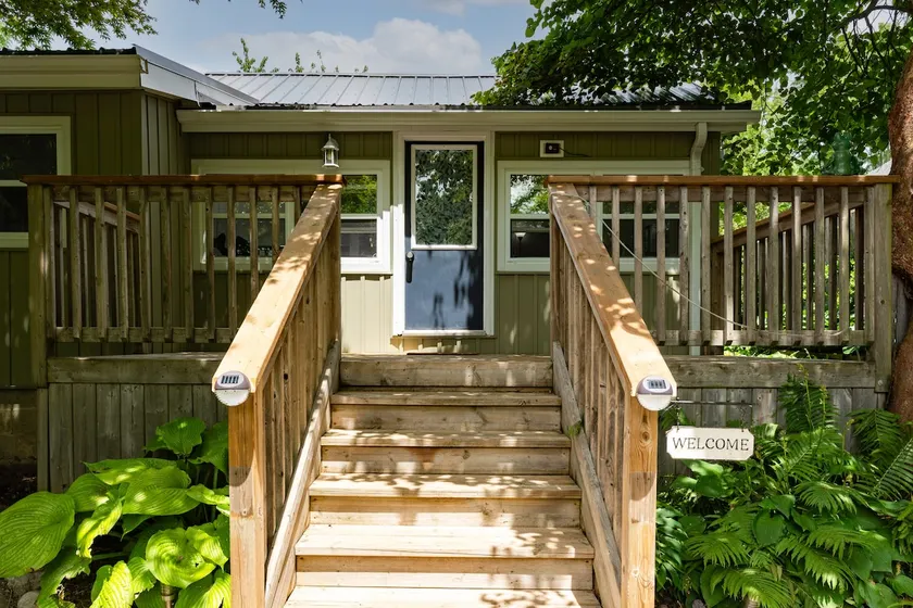 The Little Big Cottage, 4 BED, 2 BATH, POOL! - Image 1
