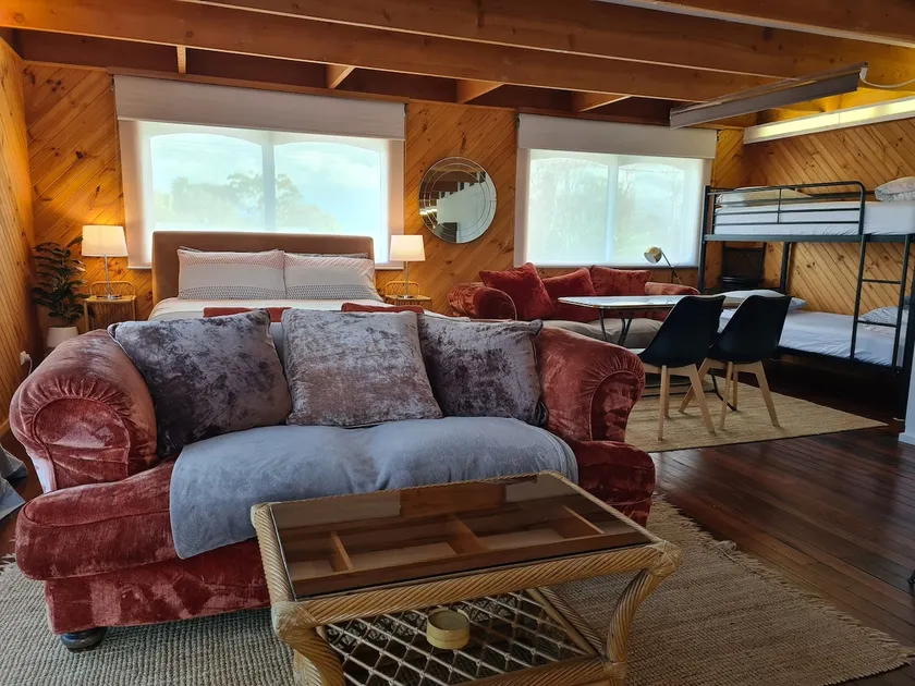 Large Seaside Studio Apartment - Image 1