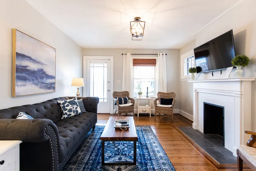 DOWNTOWN LOUISVILLE ⭐ Expo Center⭐ 3 BR, 2 BT - Image 1