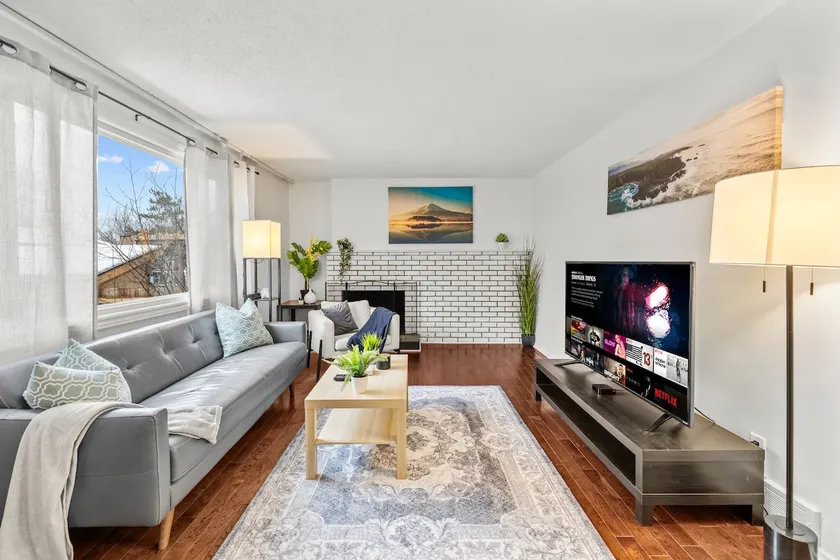 Central & Spacious 4BR Home - 13 Min to DT&Airport - Image 1
