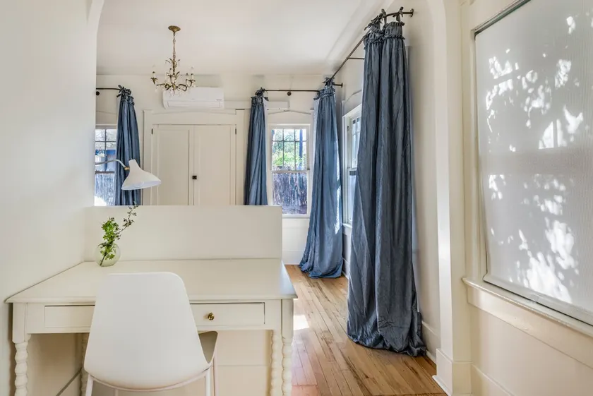 House with 2 private spaces - Image 1