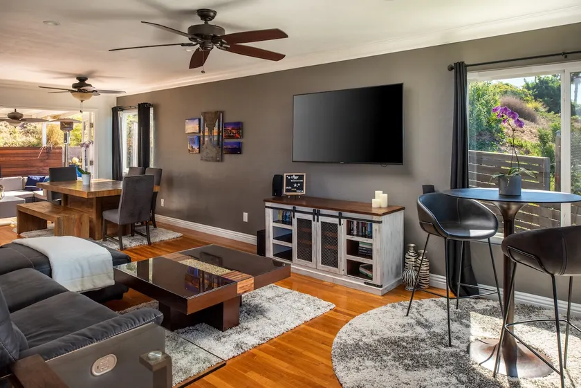 Outdoor Living, Bay Views, Great Central Location - Image 1