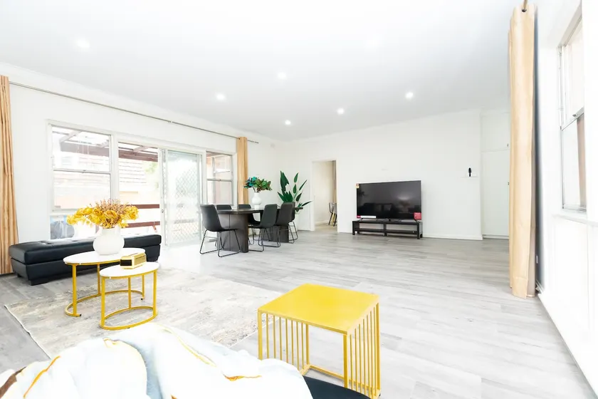 Adelaide Escape and Business-3Bath Full Kitchen Fast Wifi 3TV-for large families and group - Image 1