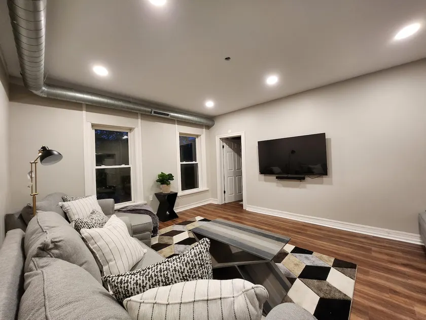 Walker Point Modern Loft - Image 1