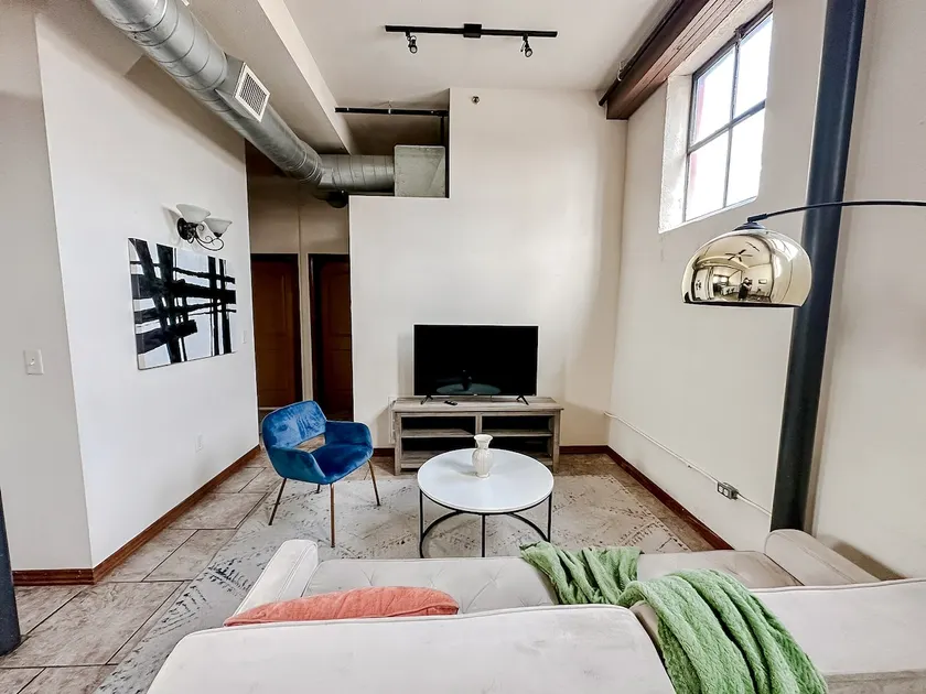 Sleepover | Stylish 2BD/1BA Condo - Downtown SGF - Image 1