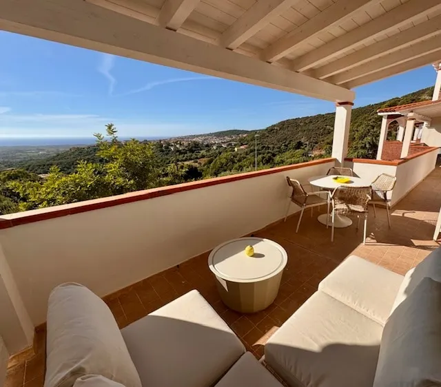 Sea-view apartment in Badesi with parking - Image 1