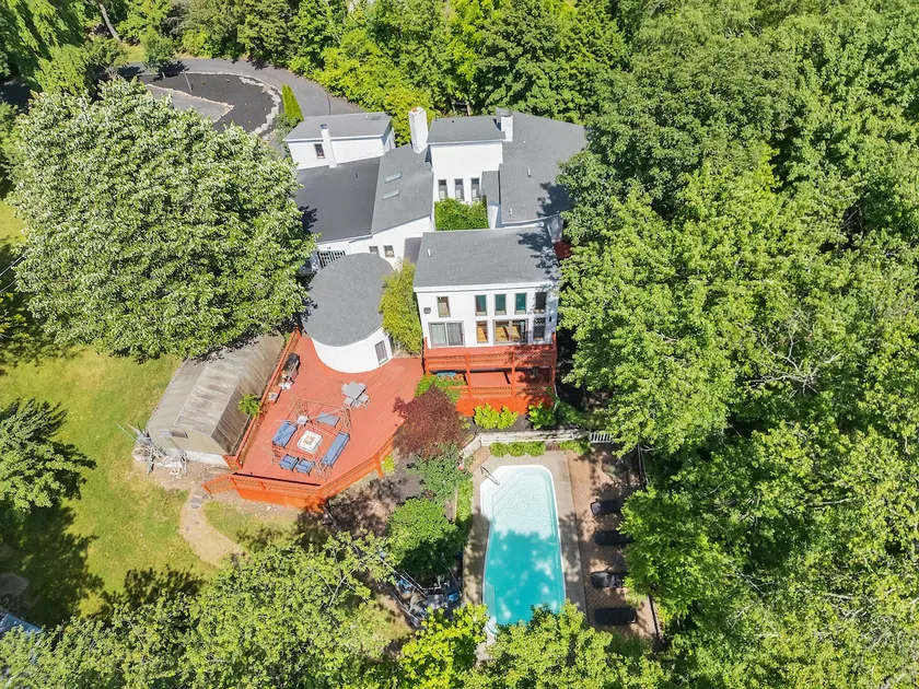 !Poconos Hidden Villa de’Casablanca Pool+Spa Creek - Image 1