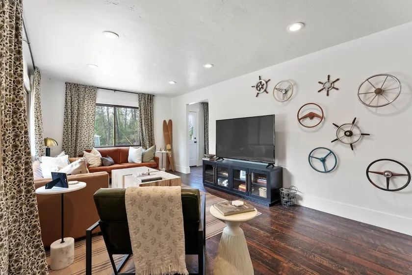 4 bedroom Private Lake House Life - Image 1