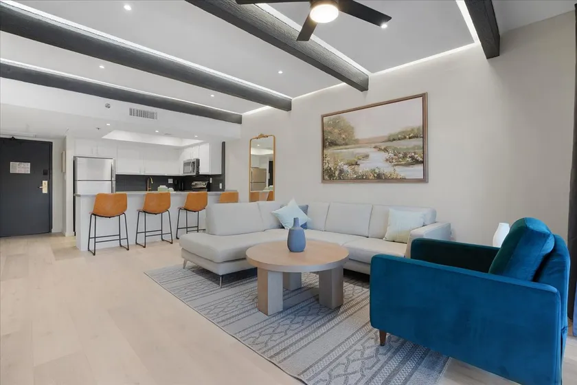 Modern Oasis: Stunning Design w/Resort Pool Access - Image 1