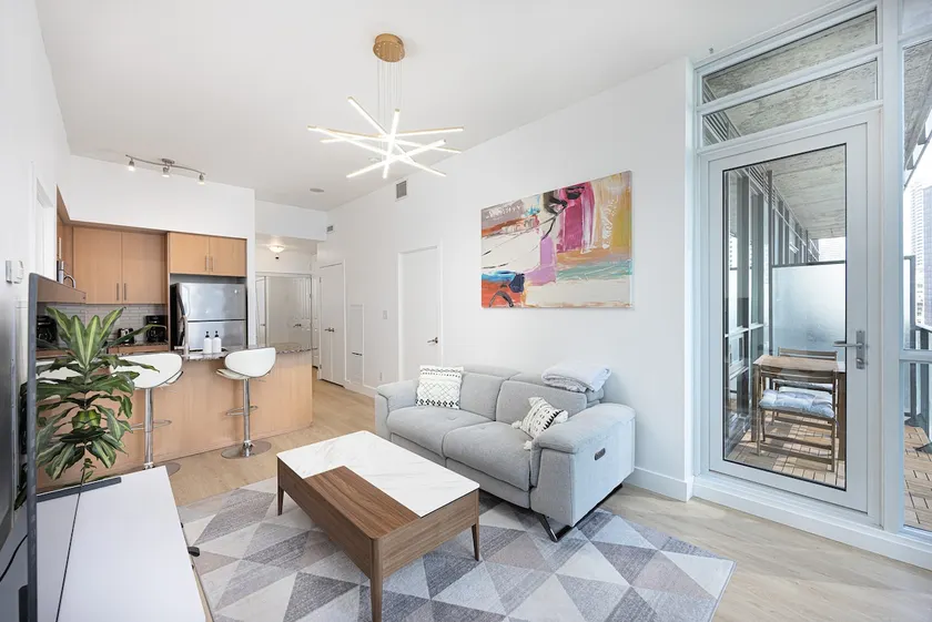 3BR - King Bed | Free Parking/ Union Station - Image 1