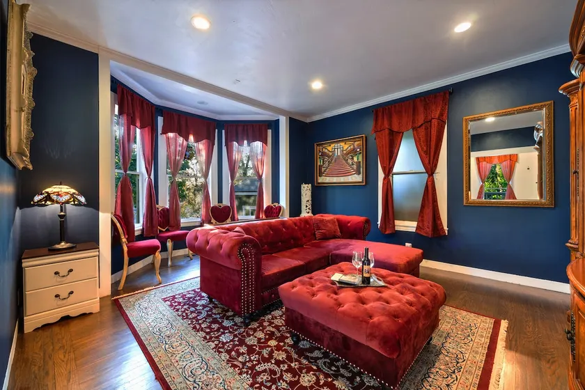 Hot Tub & Tiki Garden - Downtown Auburn Victorian - Image 1