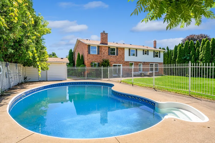 Luxury Villa with Private Pool - Image 1