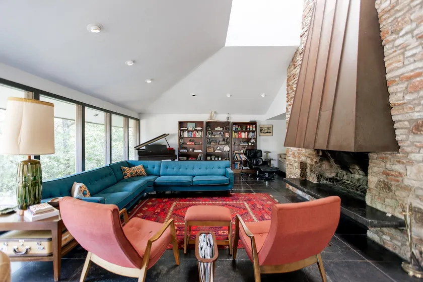 Peacock Ridge Mid Century Modern Hillside Retreat - Image 1