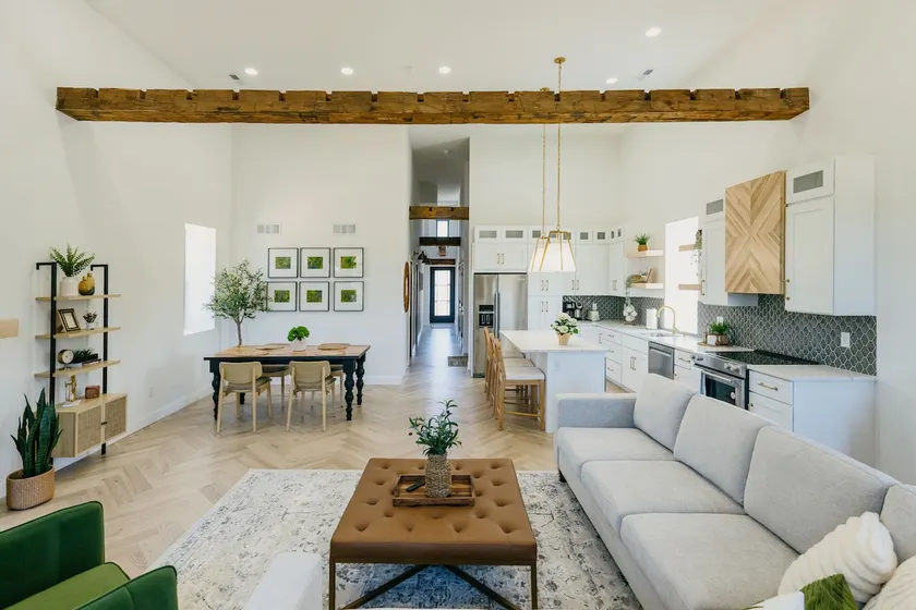 Historic Luxury Apartment - Image 1
