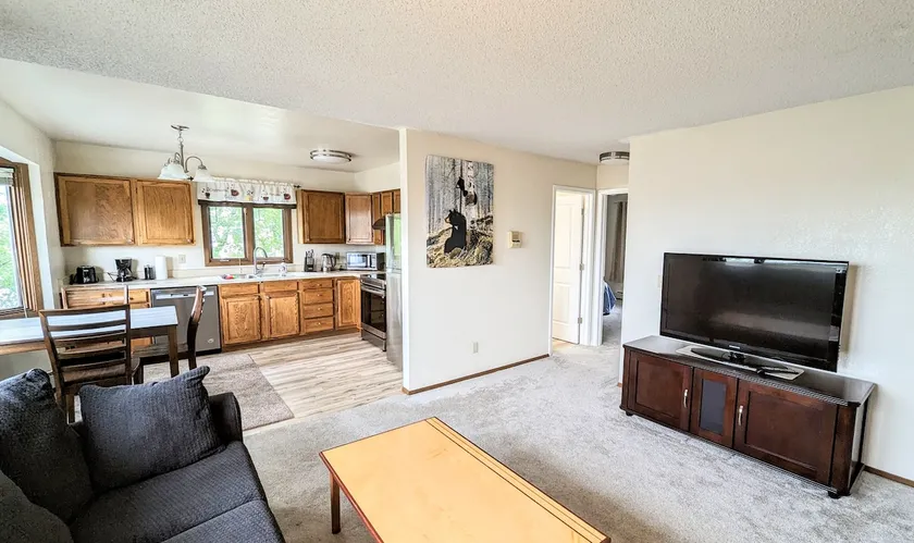Spacious 2-bdrm in Heart of City - King Bed! - Image 1