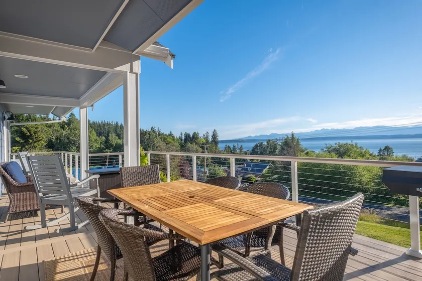 Water & Mountain Views: Escape to Whidbey Island! - Image 1