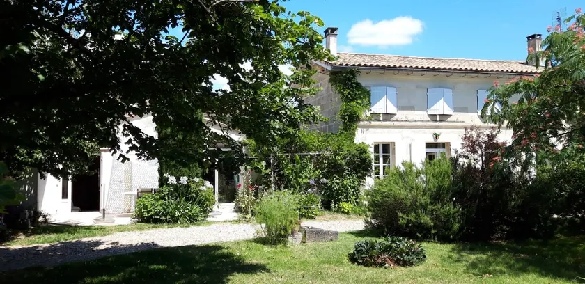 Independent 30 m² accommodation - Image 1