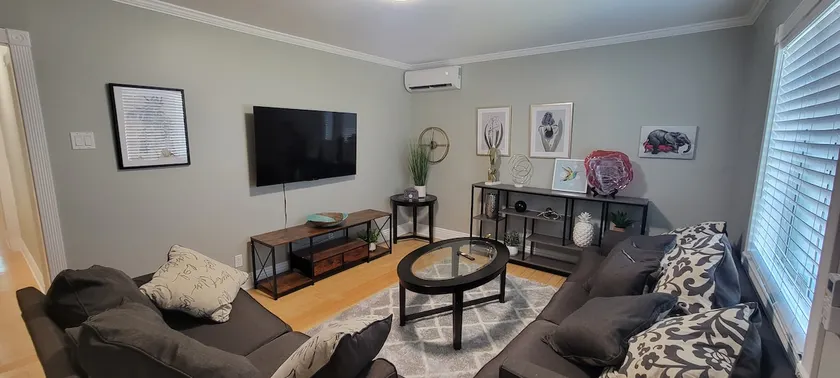 Entire Home, 2 bedrooms, 1 bath, Parking Garage - Image 1