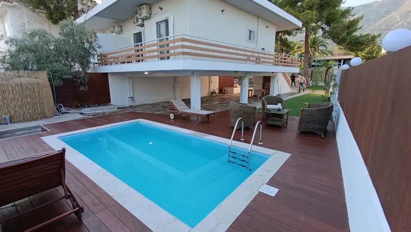 House with a pool, 2' from the beach - Image 1