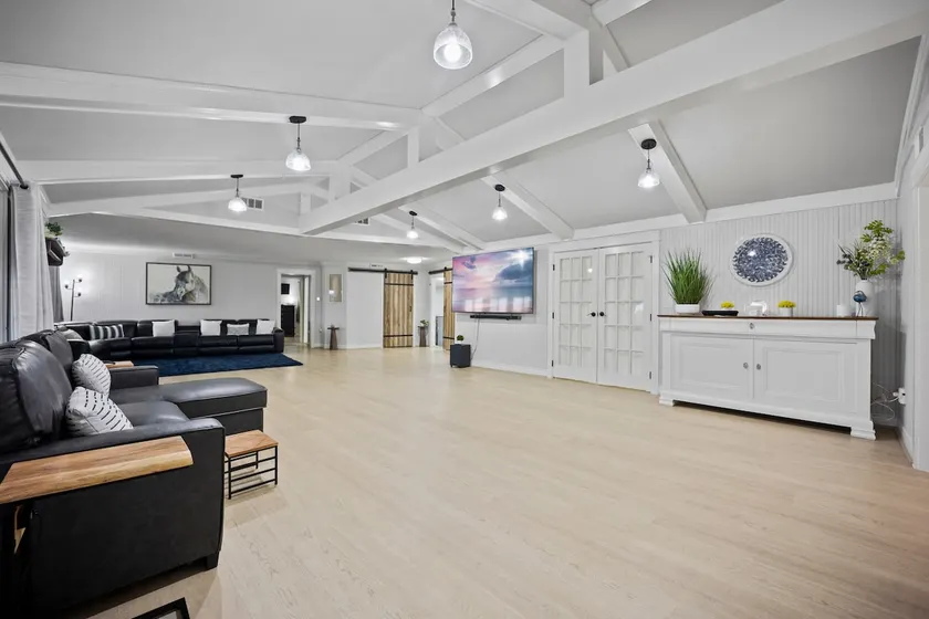 5BR Private Retreat On Acreage + Near Liberty - Image 1