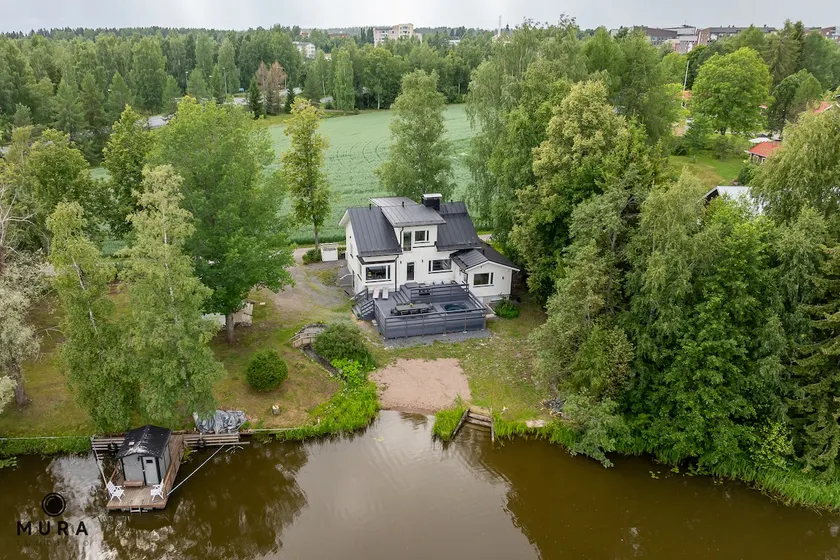 Villa Gaia! - Luxury villa with jacuzzi and beach close to trainstation 10 minutes from Tampere city! 1,5 hours to Helsinki - Image 1