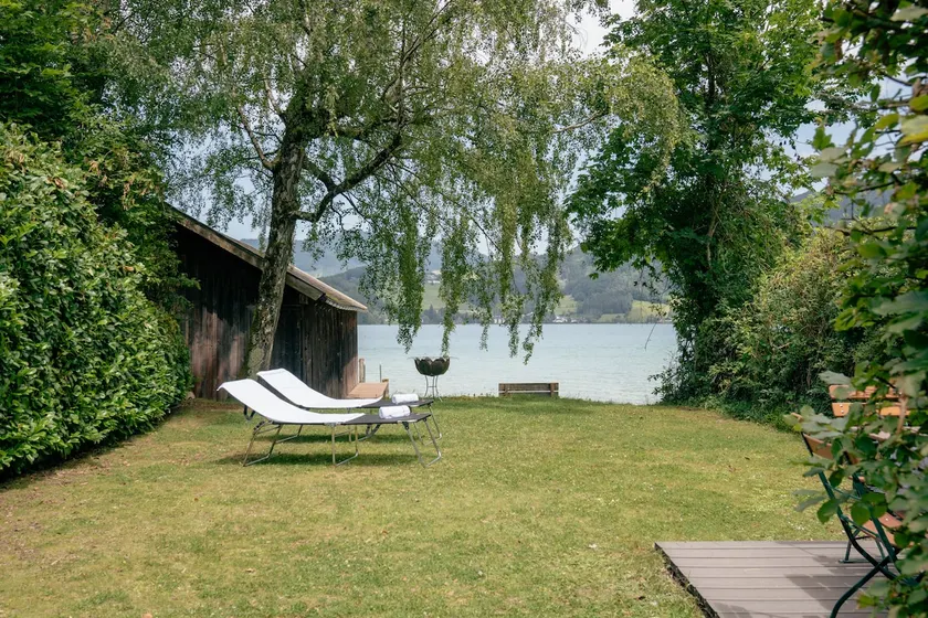 Lakeside apartment with garden - Image 1