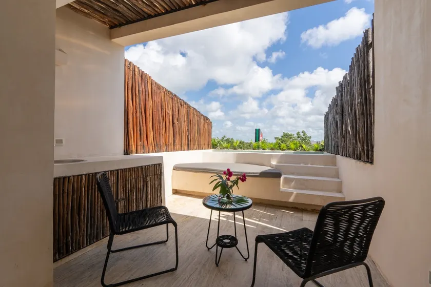 Sapphire - 2 floors condo with private roof and pool & beach club access - Image 1