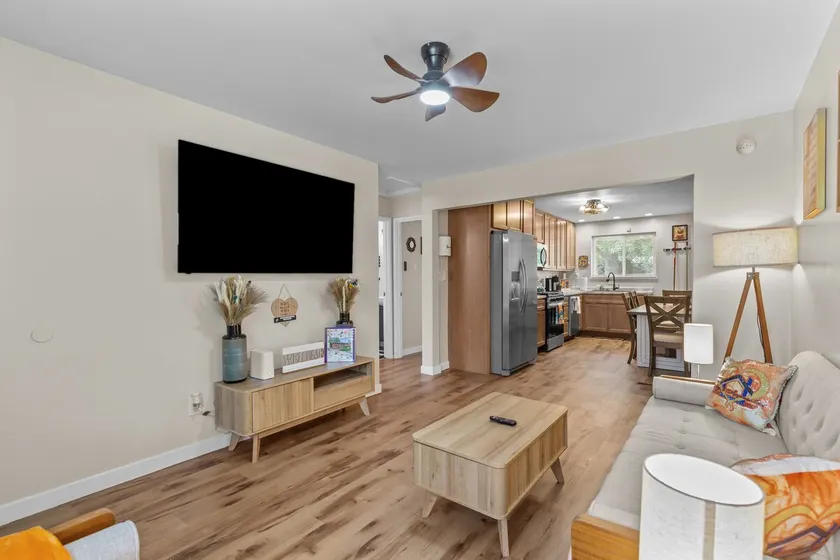 Charming quiet 2 bedroom duplex - Image 1