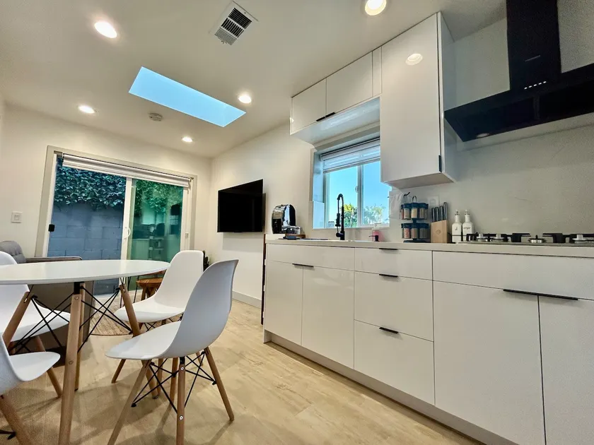 Charming home with workspace - Image 1