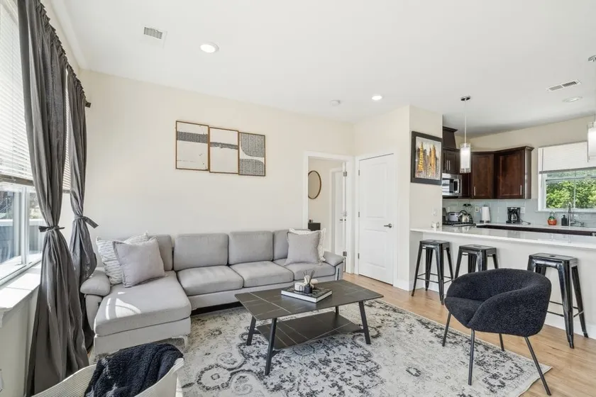 Spacious 3BR/2BA • Quick NYC Access • MetLife Stdm - Image 1