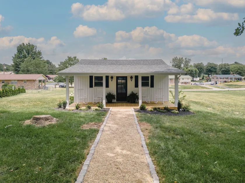 The Little White Cottage - Image 1