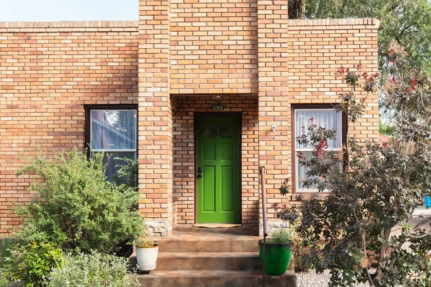 Sunny 3BR Duplex · Perfect Location Downtown - Image 1