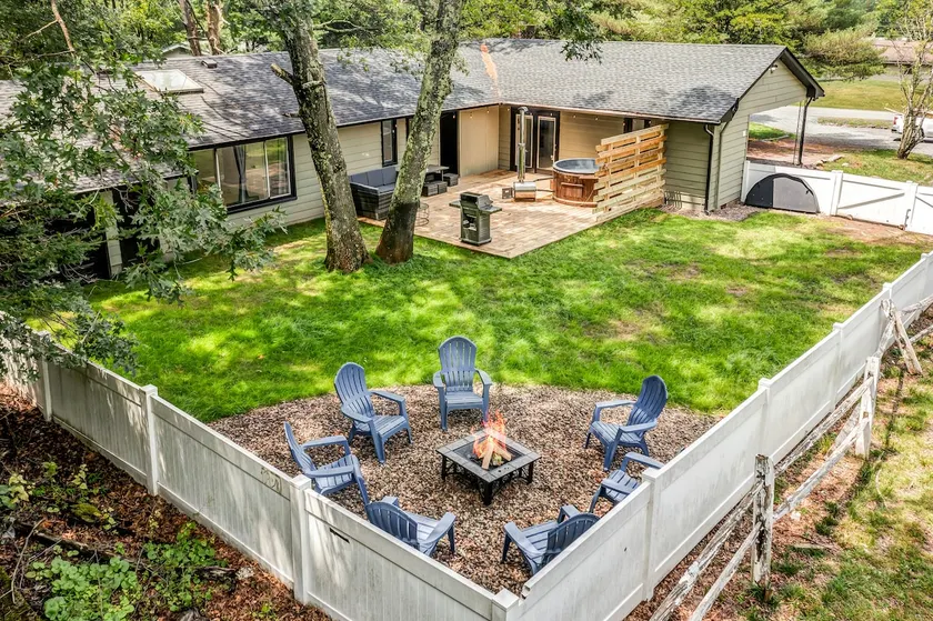 Cozy Ranch by the Lake w/Hot Tub in the Mountains - Image 1