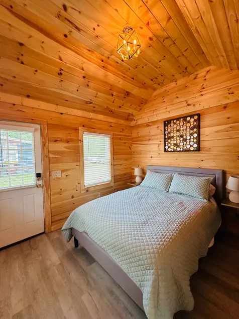 Saratoga Cabins -#5 *New* - Image 1