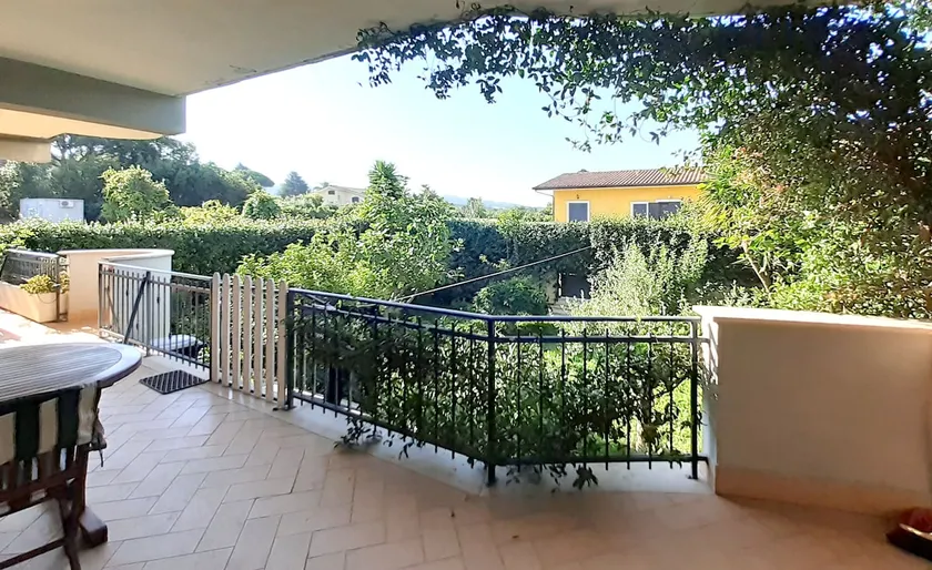 Bright with a large terrace - Image 1