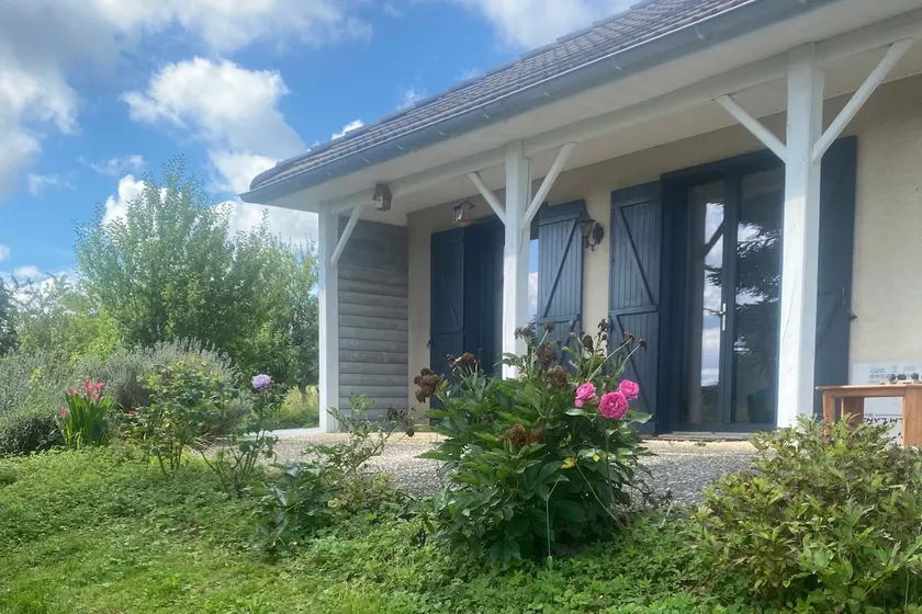 Independent accommodation, air-conditioned, quiet terrace - Image 1