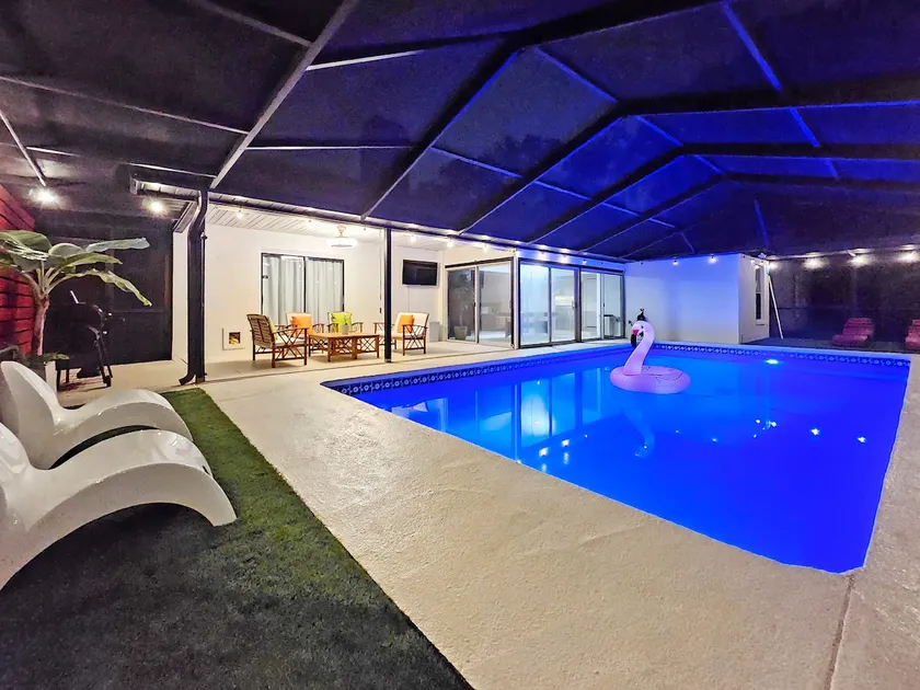 Serene Heated Pool Oasis Tampa Vacation - Image 1