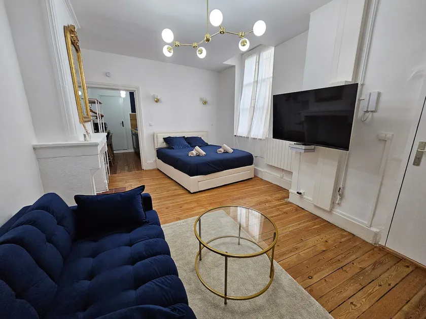 Chic, contemporary suite at the foot of the Cathedral - Image 1