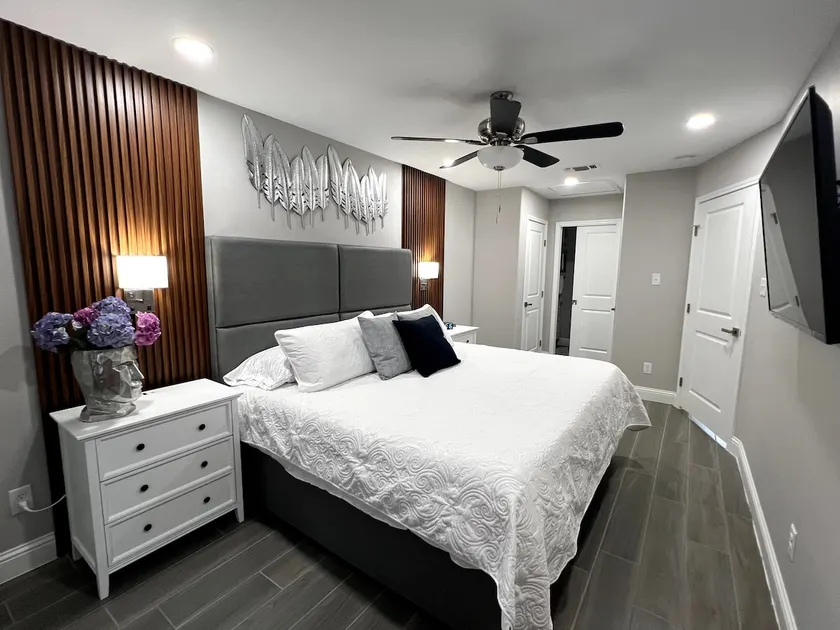 NEW - One Bedroom Suite, with private Bedroom. - Image 1