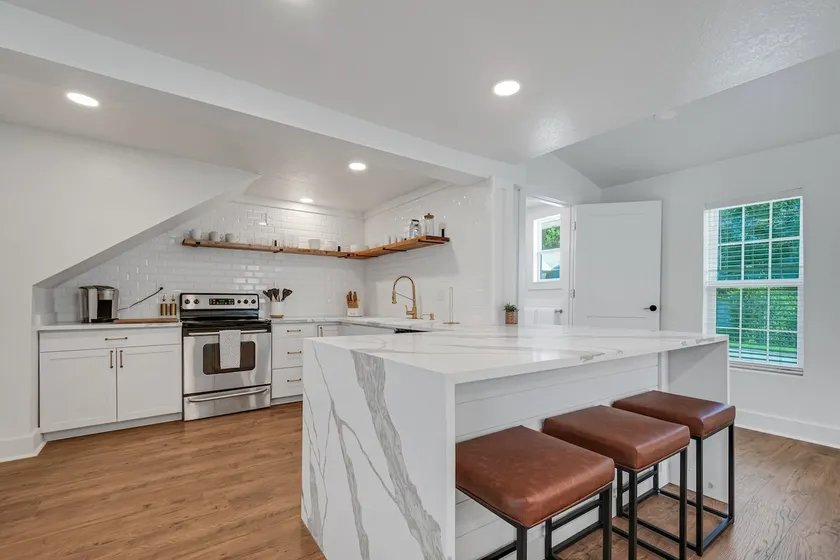 Luxury Modern Home In S Lakeland - Image 1