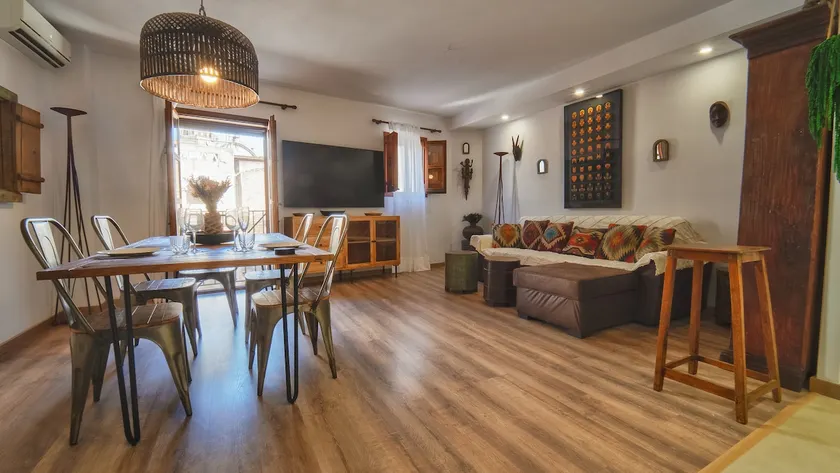 SeaHomes Vacations - Centric Apt 100m Beach and PKG - Image 1
