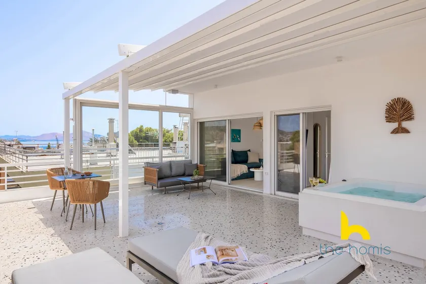 Sun-Splashed Top-Floor APT with Seaview and Jacuzzi! - Image 1