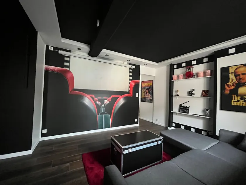 Le Movie - Giant Screen Cinema - Downtown - Image 1
