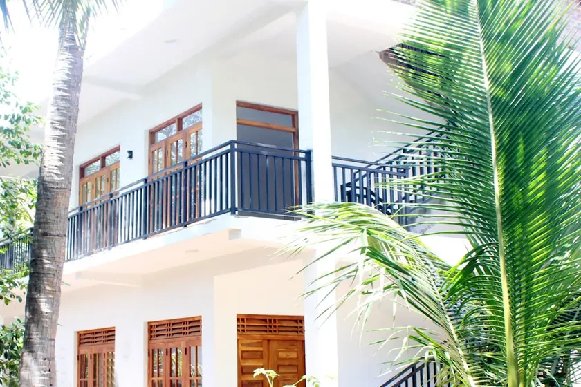 Beach and Lagoon Residence - Image 1