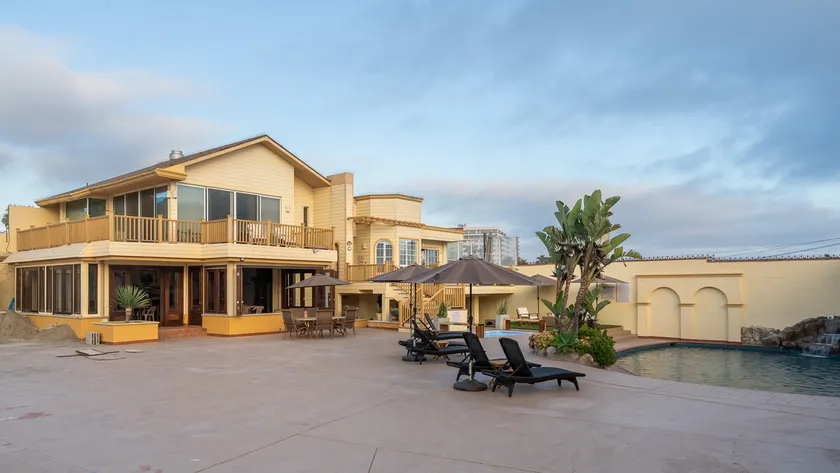 Entire Beach Home Away from Home - Image 1