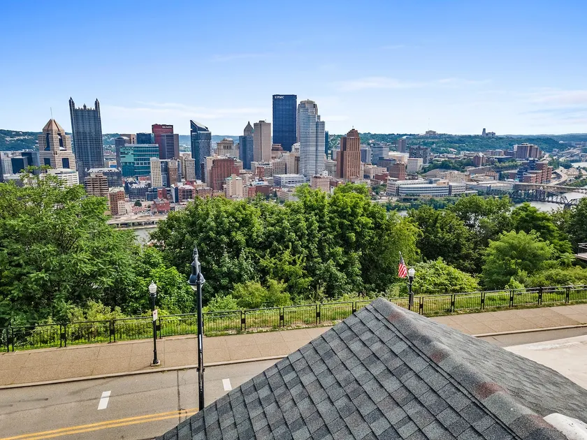 Luxury Home With Incredible View - Image 1