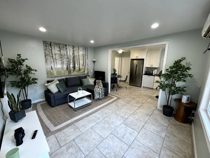 Amazing Apartment in Bell, CA - Image 1